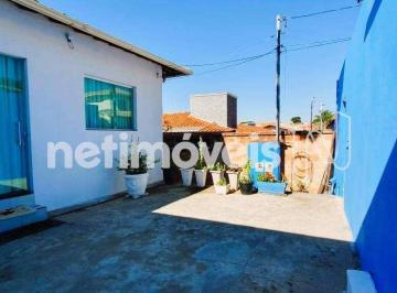 Casa · 212m² · 4 Quartos · 5 Vagas · Casa de 04 quartos à venda no Santa Mônica!