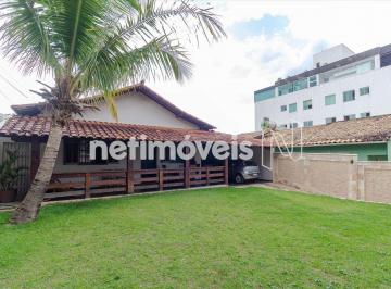 Casa · 199m² · 3 Quartos · 7 Vagas · Oportunidade Única! Casa de 3 Quartos à Venda no Castelo