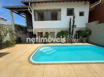 Piscina · Casa em Estilo Americano com 4 Quartos à Venda no Ouro Preto!