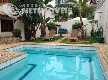 Casa · 402m² · 5 Quartos · 4 Vagas · Casa Imponente à Venda com Vista Permanente e Lazer Completo