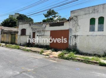 Casa · 360m² · 2 Quartos · O Lote em questão apresenta a forma retangular, com 24,00 m