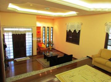 Sala · Casa de 4 Quartos à Venda – 3 Suítes, Espaço Gourmet