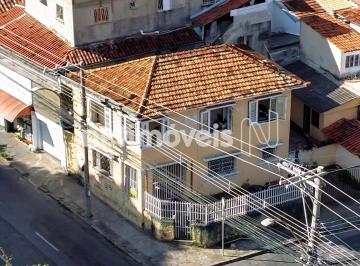 Casa · 195m² · 3 Quartos · 3 Vagas · Excelente Casa de Esquina em Localização Privilegiada