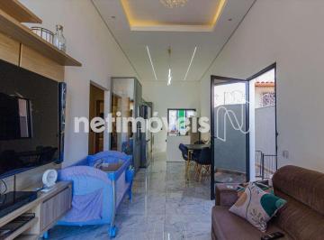Sala · Casa de 4 quartos à venda no Santa Tereza!