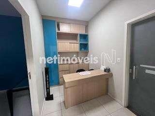 Comercial · 50m² · Excelente Oportunidade de Adquirir uma Sala no Funcionários!