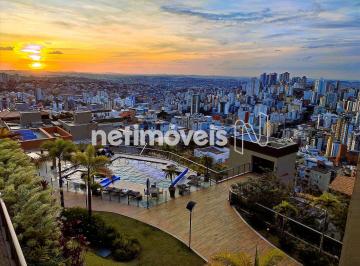 Área comum com piscinas e churrasqueira · Casa à venda no Buritis! Condomínio fechado de alto padrão Ville Verdi.