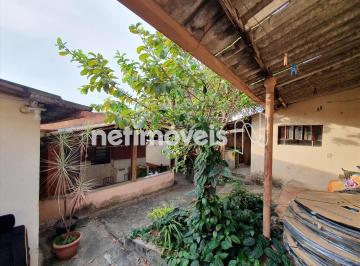 Casa · 220m² · 2 Quartos · 1 Vaga · Seu Refúgio na Rua Senhora das Mercês: Casa com Quintal e Lote de 336m²;