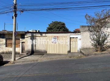 Casa · 280m² · Lote à venda em rua principal no São Gabriel.