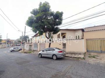 Casa · 240m² · 3 Quartos · 4 Vagas · Casa de 3 Quartos no Planalto!