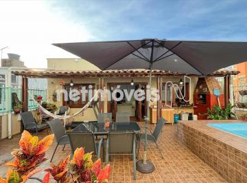 Apartamento · 200m² · 4 Quartos · 2 Vagas · Prédio localizado em uma rua plana, arborizada