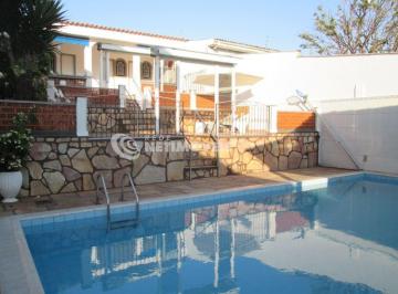 Piscina · Casa Residencial ou Comercial em Estilo Colonial