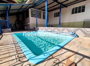 quintal com piscina · Compre casa com duas moradias e loja comercial, Aceita financiamento bancário, reformada a venda