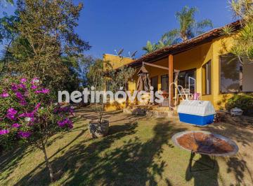 Casa · 180m² · 4 Quartos · 3 Vagas · Casa aconchegante de 4 quartos no Condomínio Pasárgada em Nova Lima