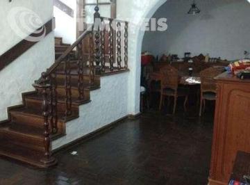 Casa · 342m² · 4 Quartos · 1 Vaga · Casa à Venda com 3 Quartos sendo 1 Suíte - Próxima à Rua do Ouro