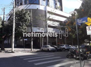 Terreno · 720m² · Lote situado em Rua plana e tranquila, fácil acesso em excelente localização em bairro nobre