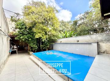 Casa de 3 quartos, São Paulo · Casa a venda com 180 metros 3 quartos 1 suíte 2 vagas Butantã USP FL62