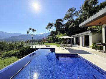 Casa · 350m² · 5 Quartos · 2 Vagas · Belíssima Casa com paisagismo em Condomínio de Luxo na Costa Verde