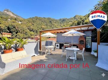Casa de 4 quartos, Rio de Janeiro · Casa a venda no Cosme Velho. 344m2 de área útil. 4 suites, 3 vagas cobertas, piscina, churrasqueira