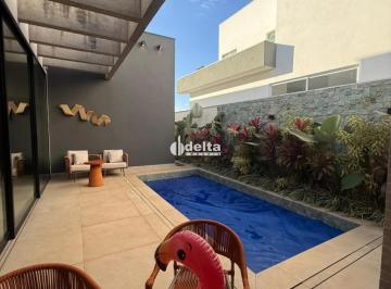 Casa · 372m² · 3 Quartos · 2 Vagas · Casa residencial em condomínio disponível para locação no bairro Gávea em Uberlândia-MG