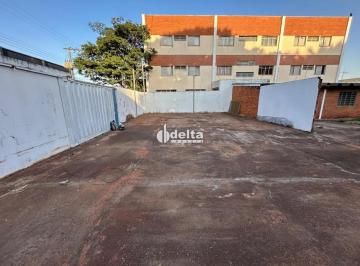 Comercial · 800m² · 6 Vagas · Casa comercial disponível para locação no bairro Brasil em Uberlândia-MG.