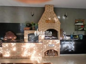 Casa · 350m² · 3 Quartos · 3 Vagas · Casa disponível para venda no bairro Jardim Patrícia em Uberlândia MG