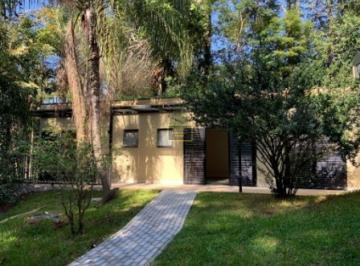 Casa · 455m² · 8 Quartos · 6 Vagas · Casa de Vila, na Estância de Atibaia, com 450 metros, para venda ou locação.