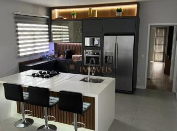 Casa · 200m² · 3 Quartos · 6 Vagas · Excelente casa de 3 dormitórios e 2 suítes no bairro Serraria - São José.
