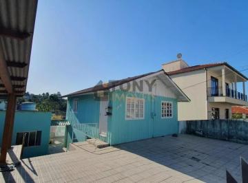 Casa · 250m² · 4 Quartos · Casa mista com terreno de 448 m2 à venda no bairro Bela - Vista - São José - SC