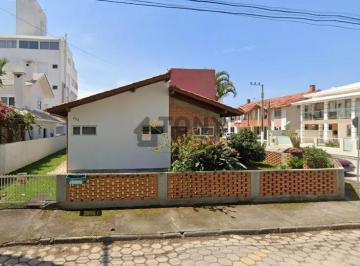 Casa · 107m² · 3 Quartos · 2 Vagas · Ótima casa em excelente localização na praia de Palmas.