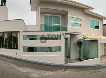 Casa · 330m² · 4 Quartos · 2 Vagas · Casa com 4 quartos no bairro Estreito- Florianópolis