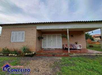 Casa de 4 quartos, Imbé · C228 - Residência de esquina com anexo a 150 metros do mar em Imbé