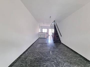 9cc594a1499055456b076785017669fb5eef3595 · Sobrado a venda com 3 dormitórios sendo uma suíte com 4 vagas de garagem e área gourmet.