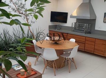 Casa · 180m² · 3 Quartos · 2 Vagas · Casa reformada de 180m² no coração do Brooklin Paulista.