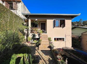 707684_i34V61Q4o55kJ2_70768468c00734e29ac.jpg · Casa com 4 quartos, piscina e churrasqueira na Zona Sul de Porto Alegre