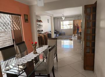 Casa · 172m² · 3 Quartos · 2 Vagas · Casa com 3 quartos à venda bairro Jardim Patrícia - Uberlândia/MG