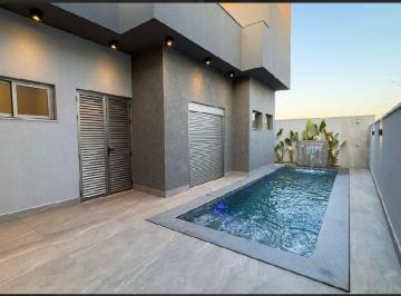 Casa · 236m² · 4 Quartos · 4 Vagas · Casa com 4 quartos à venda Condominio Jardim Versailles - Uberlândia/MG