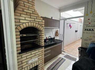 Casa · 124m² · 2 Quartos · 2 Vagas · Casa com 2 quartos à venda bairro Novo Mundo - Uberlândia/MG