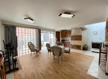 Casa · 189m² · 3 Quartos · 3 Vagas · Excelente casa em condomínio fechado, na zona sul de Porto Alegre.