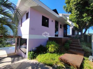 Casa · 320m² · 3 Quartos · 3 Vagas · Casa semi mobiliada com 3 pavimentos, 3 dormitórios sendo 1 suíte e 3 vagas de garagem.