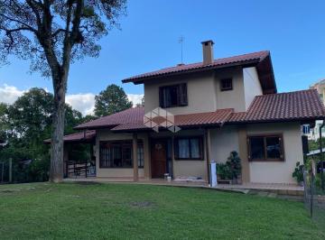 Casa · 275m² · 4 Quartos · 2 Vagas · Casa com piscina e amplo terreno