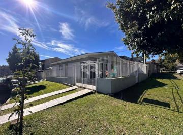 Casa · 139m² · 3 Quartos · 2 Vagas · Casa de esquina em Farroupilha