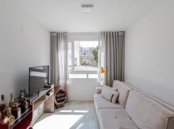 Apartamento · 65m² · 3 Quartos · 2 Vagas · Apartamento de 65 m², 3 dormitórios, 1 suíte e 2 vagas no Petrópolis.