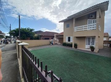 Casa · 155m² · 2 Quartos · 2 Vagas · Linda casa sozinha no terreno com 2 quartos amplos e edícula nos fundos