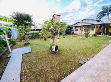 Casa · 350m² · 5 Quartos · 2 Vagas · Casa 5 dormitórios com 1 suíte na Barra da Lagoa