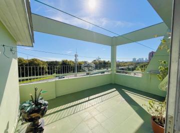 Apartamento · 124m² · 2 Quartos · 1 Vaga · Cobertura de 2 quartos e 1 vaga e elevador no Bairro Menino Deus
