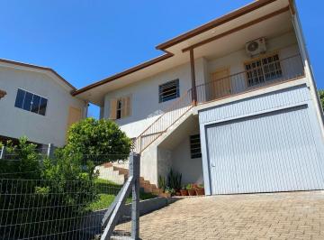 Casa · 229m² · 5 Quartos · 3 Vagas · Duas casas em terreno amplo