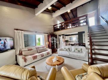 Casa · 228m² · 5 Quartos · 2 Vagas · Casa à venda em Rainha do Mar, Xangri-Lá, com 5 quartos (3 suítes), piscina e vista para o mar