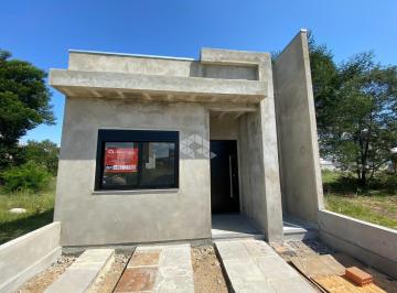 Casa · 99m² · 3 Quartos · 2 Vagas · Casa térrea com piscina à venda na Hípica - 3 dormitórios (1 suíte)