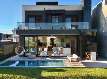 Casa · 243m² · 4 Quartos · 2 Vagas · Casa alto padrão condomínio Sunset em Xangri-Lá 04 suítes, 02 vagas
