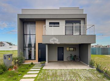 Casa · 164m² · 3 Quartos · 2 Vagas · Casa em condomínio fechado, com 3 dormitórios, uma suíte e duas vagas.
